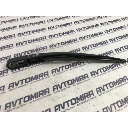 Склоочисник кришки багажника  Hyundai i30 HB 2007-2012 988112L000